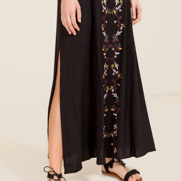 NEW- Francesca's EVITA  EMBROIDERY MAXI DRESS - Picture 3 of 9
